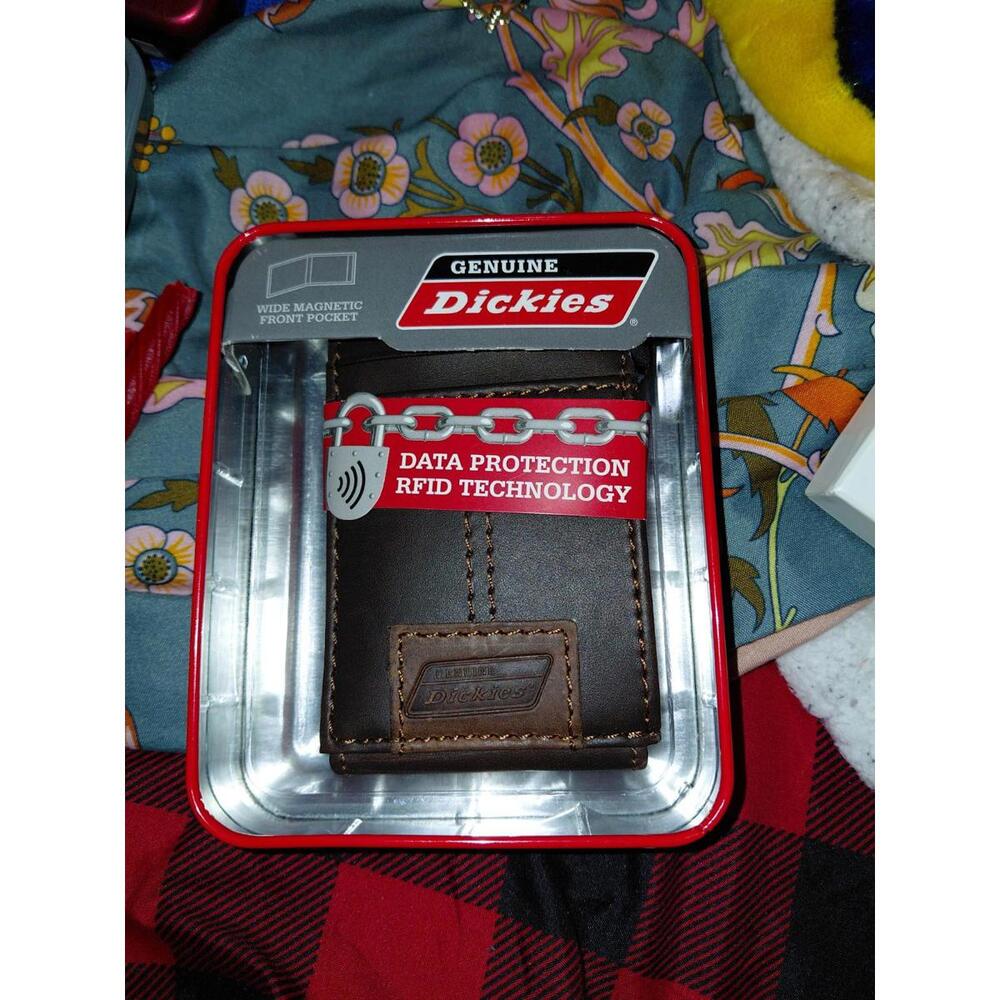 Dickies Data protection wallet wide magnetic front pocket
